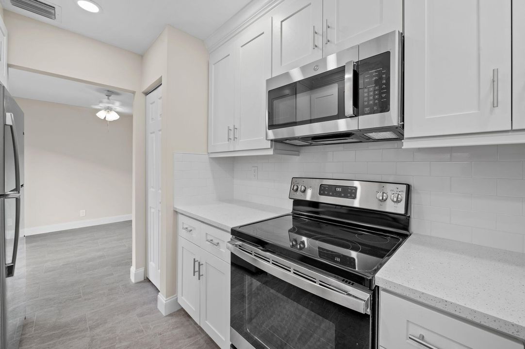 出租: $2,200 (2 贝兹, 1 浴室, 1076 平方英尺)