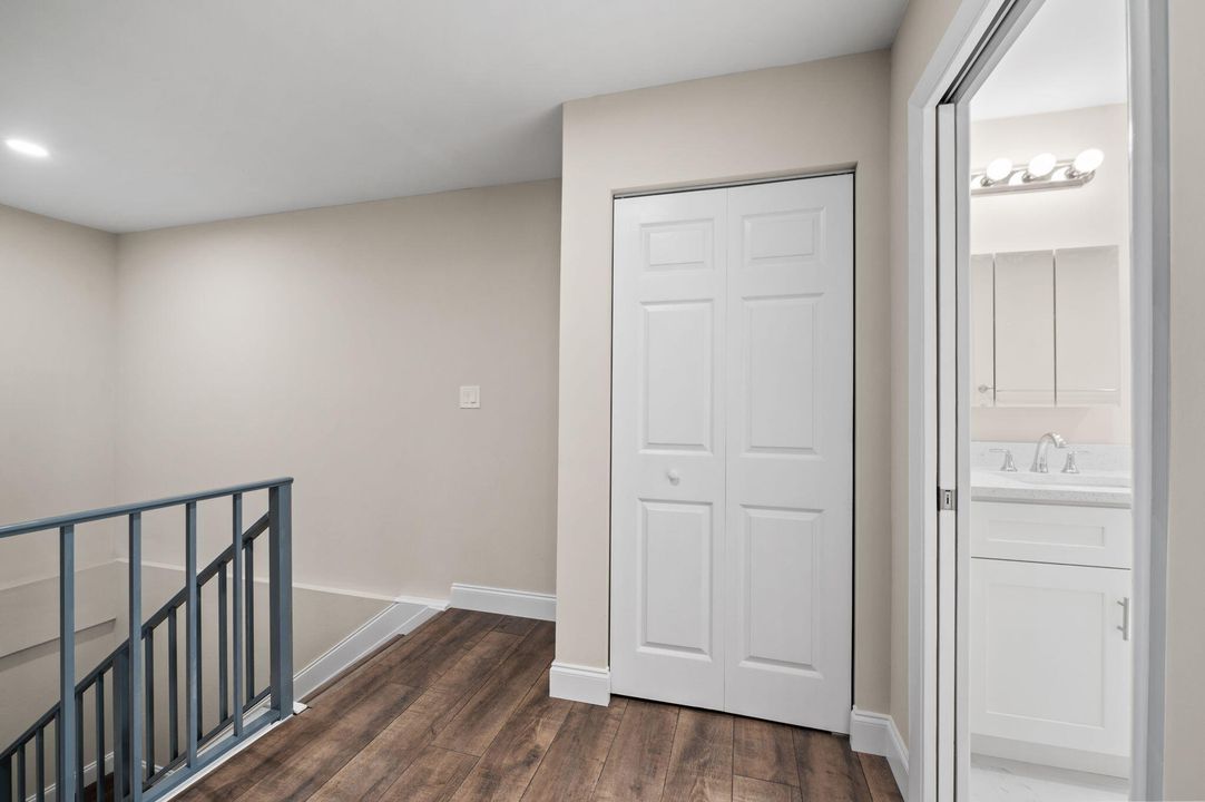 出租: $2,200 (2 贝兹, 1 浴室, 1076 平方英尺)