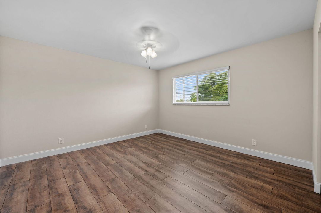 出租: $2,200 (2 贝兹, 1 浴室, 1076 平方英尺)