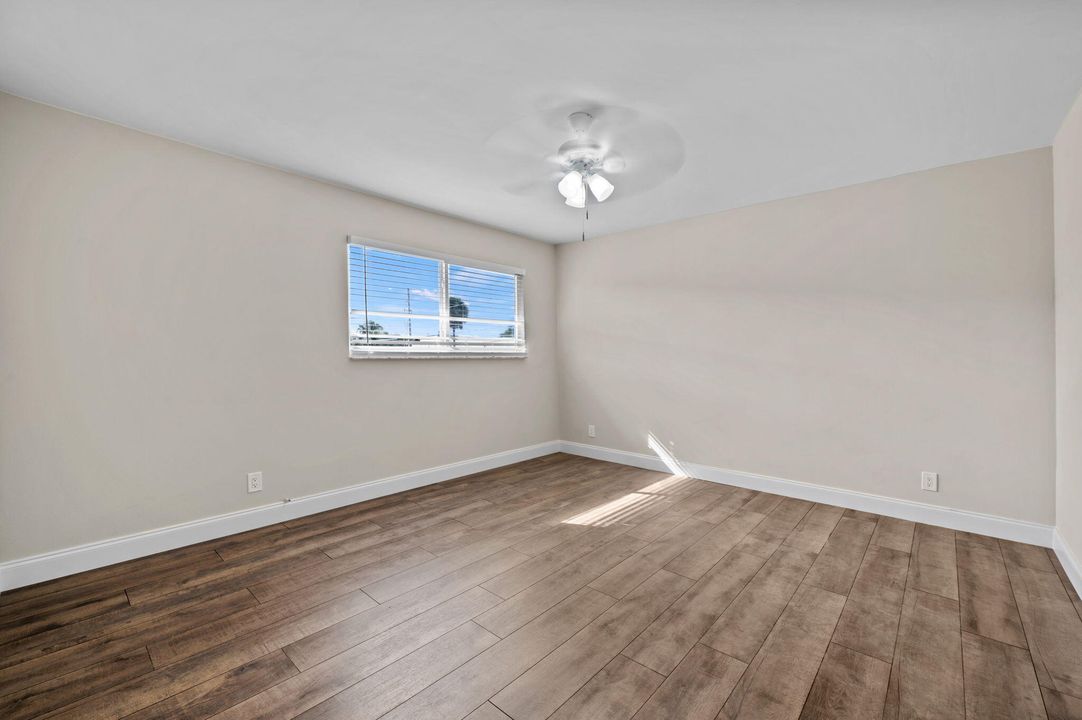 出租: $2,200 (2 贝兹, 1 浴室, 1076 平方英尺)