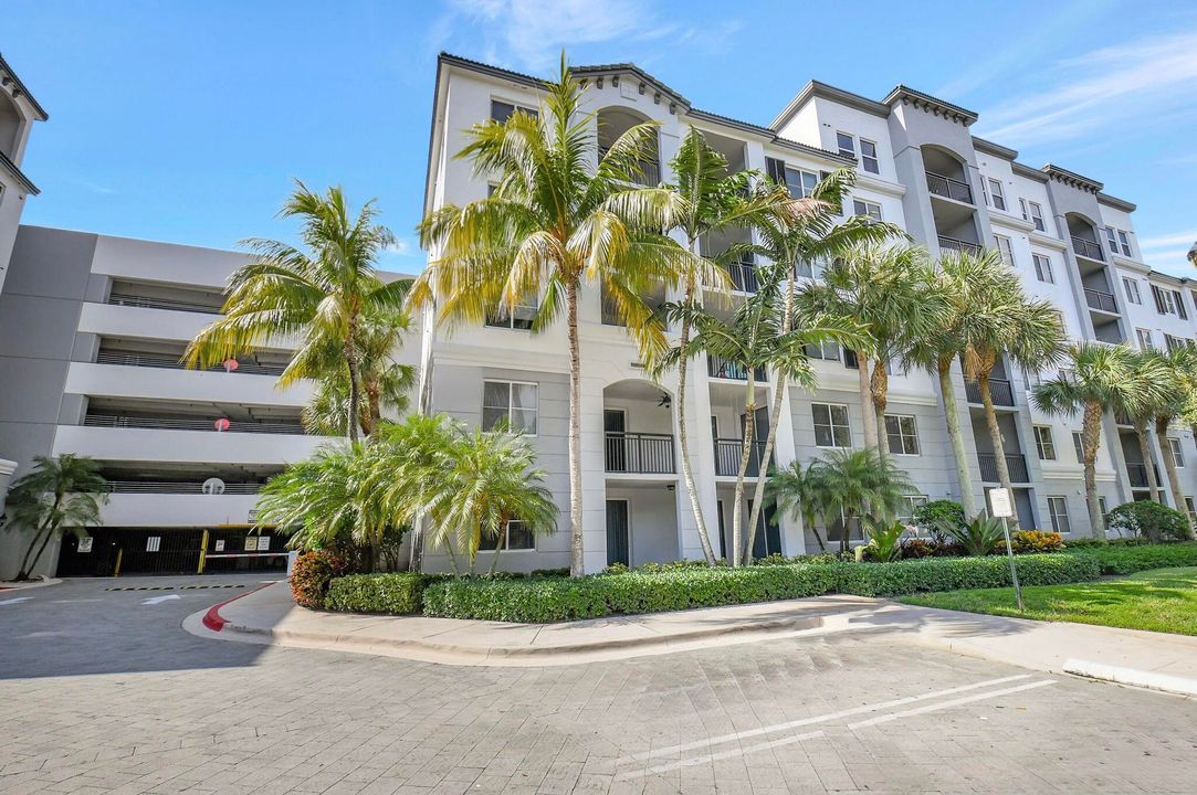 For Rent: $2,500 (2 beds, 2 baths, 1137 Square Feet)