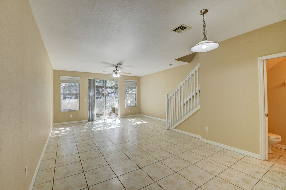 For Rent: $2,300 (3 beds, 2 baths, 1498 Square Feet)