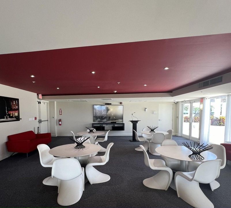 В аренду: $3,000 (1 спален, 1 ванн, 777 Квадратных фут)