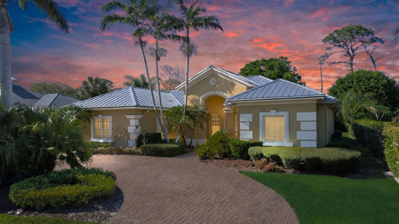 For Sale: $1,090,000 (5 beds, 3 baths, 3219 Square Feet)