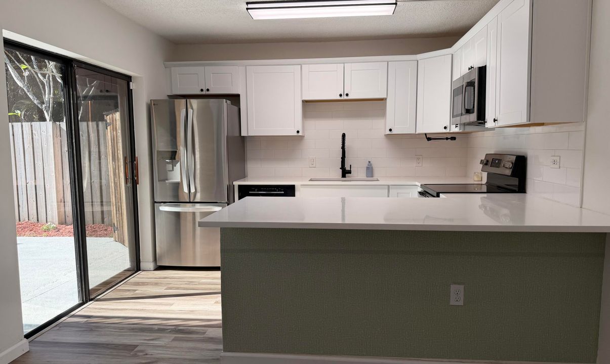 For Sale: $419,900 (2 beds, 2 baths, 1596 Square Feet)