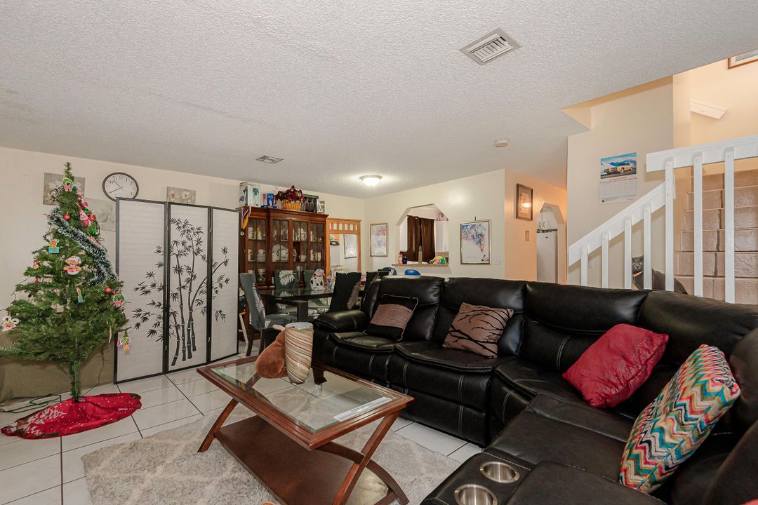 For Sale: $400,000 (4 beds, 2 baths, 1348 Square Feet)