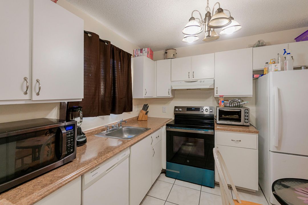 For Sale: $400,000 (4 beds, 2 baths, 1348 Square Feet)