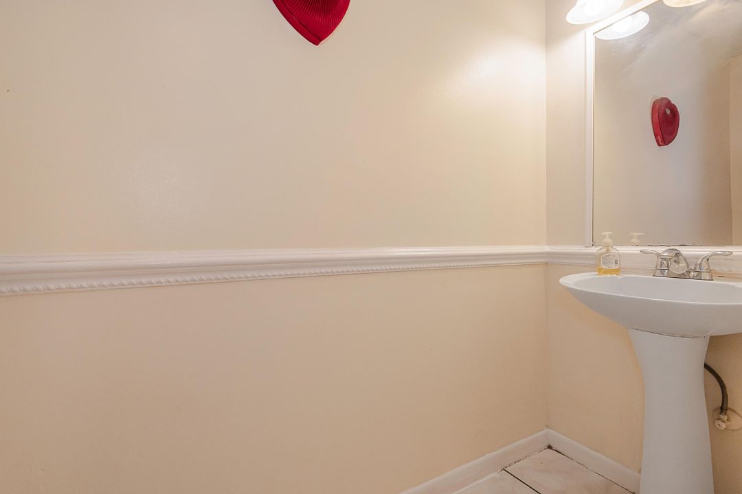 For Sale: $400,000 (4 beds, 2 baths, 1348 Square Feet)