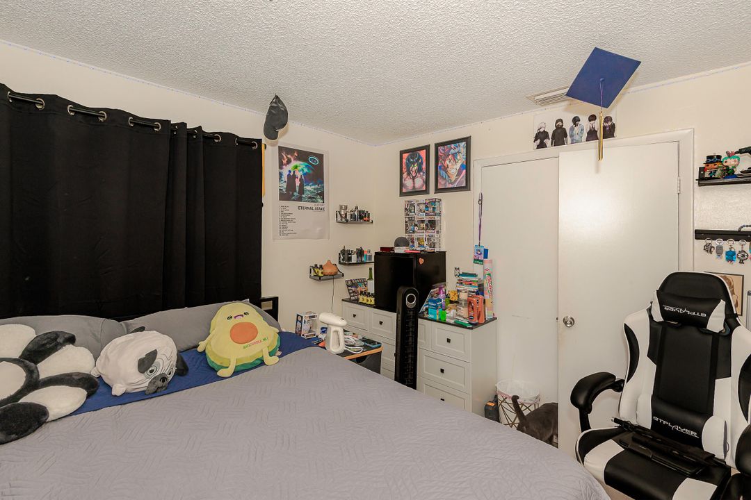 For Sale: $400,000 (4 beds, 2 baths, 1348 Square Feet)