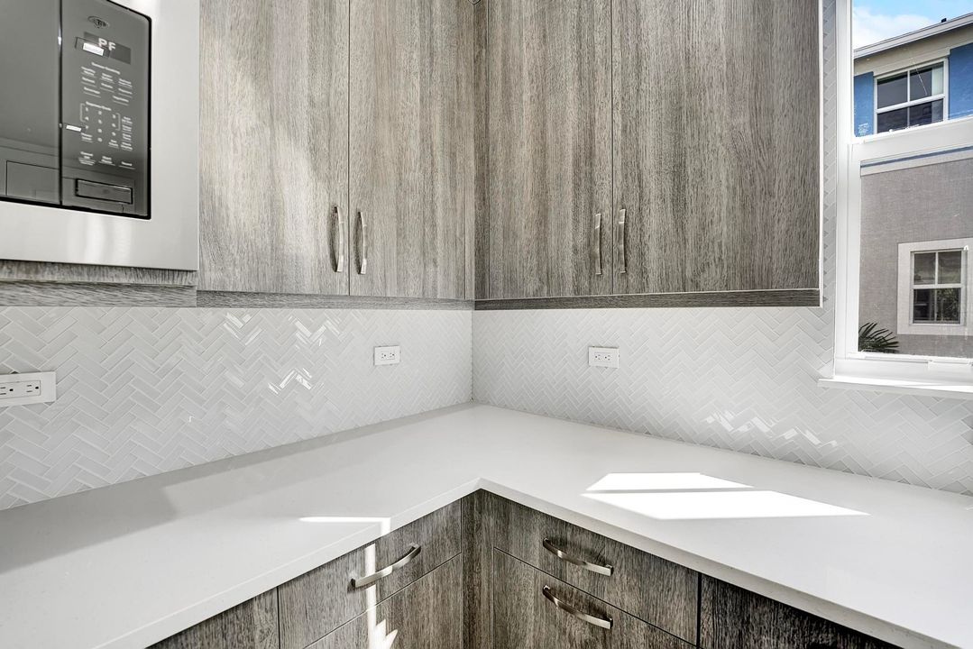 En Venta: $945,000 (3 camas, 3 baños, 1880 Pies cuadrados)