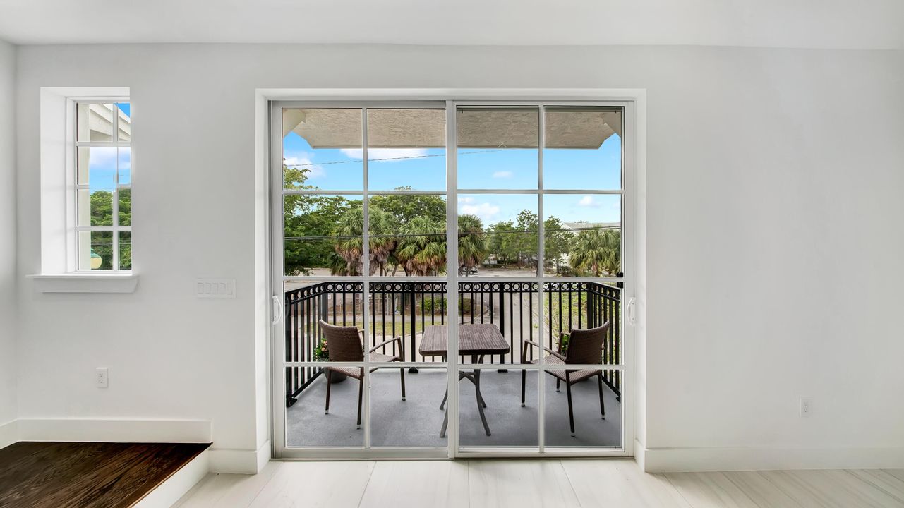 En Venta: $945,000 (3 camas, 3 baños, 1880 Pies cuadrados)