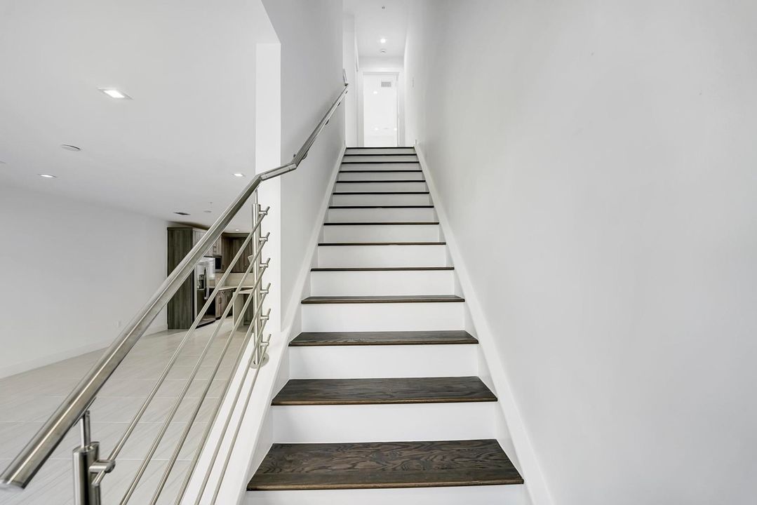 En Venta: $945,000 (3 camas, 3 baños, 1880 Pies cuadrados)