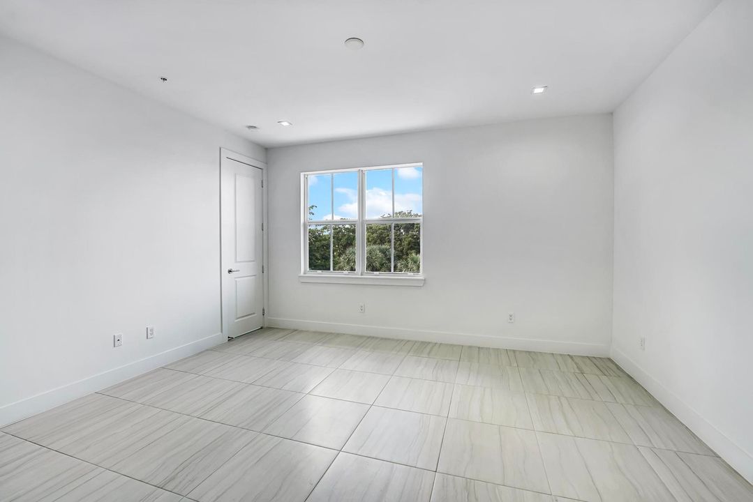 En Venta: $945,000 (3 camas, 3 baños, 1880 Pies cuadrados)