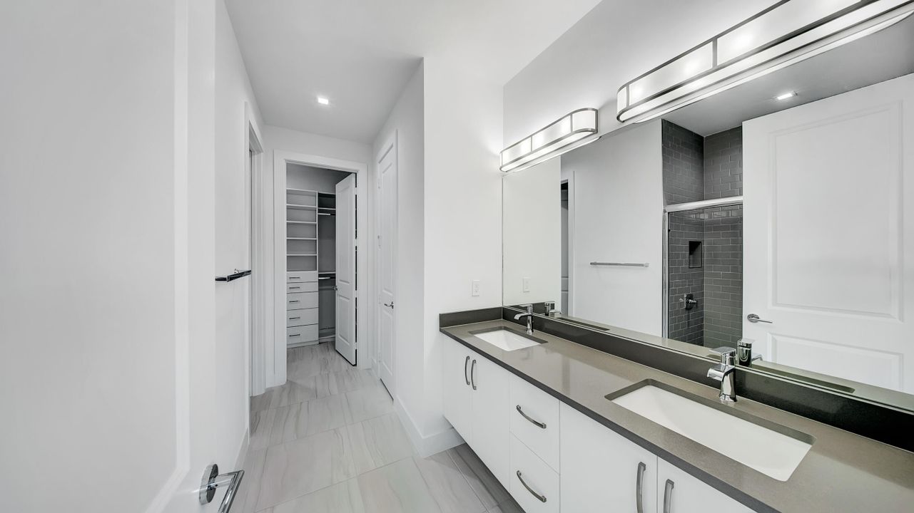 En Venta: $945,000 (3 camas, 3 baños, 1880 Pies cuadrados)