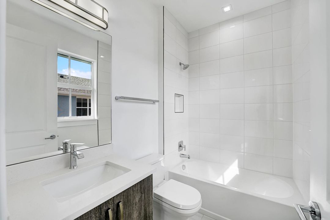 En Venta: $945,000 (3 camas, 3 baños, 1880 Pies cuadrados)