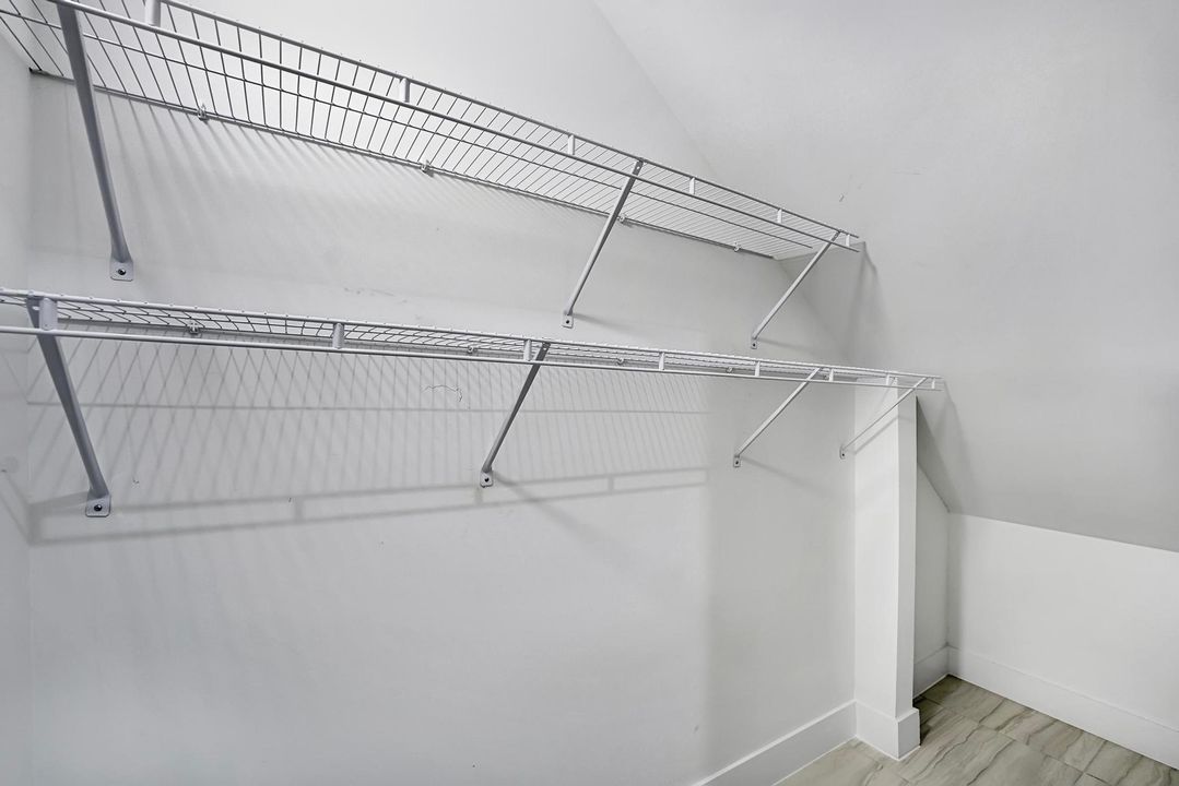 En Venta: $945,000 (3 camas, 3 baños, 1880 Pies cuadrados)