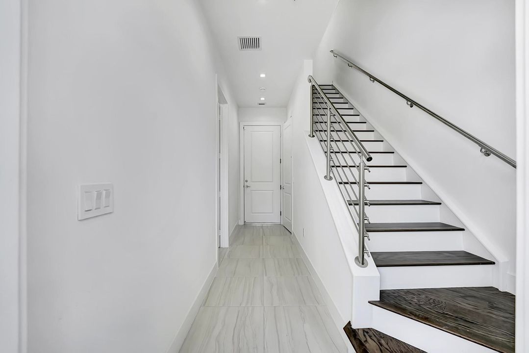 En Venta: $945,000 (3 camas, 3 baños, 1880 Pies cuadrados)