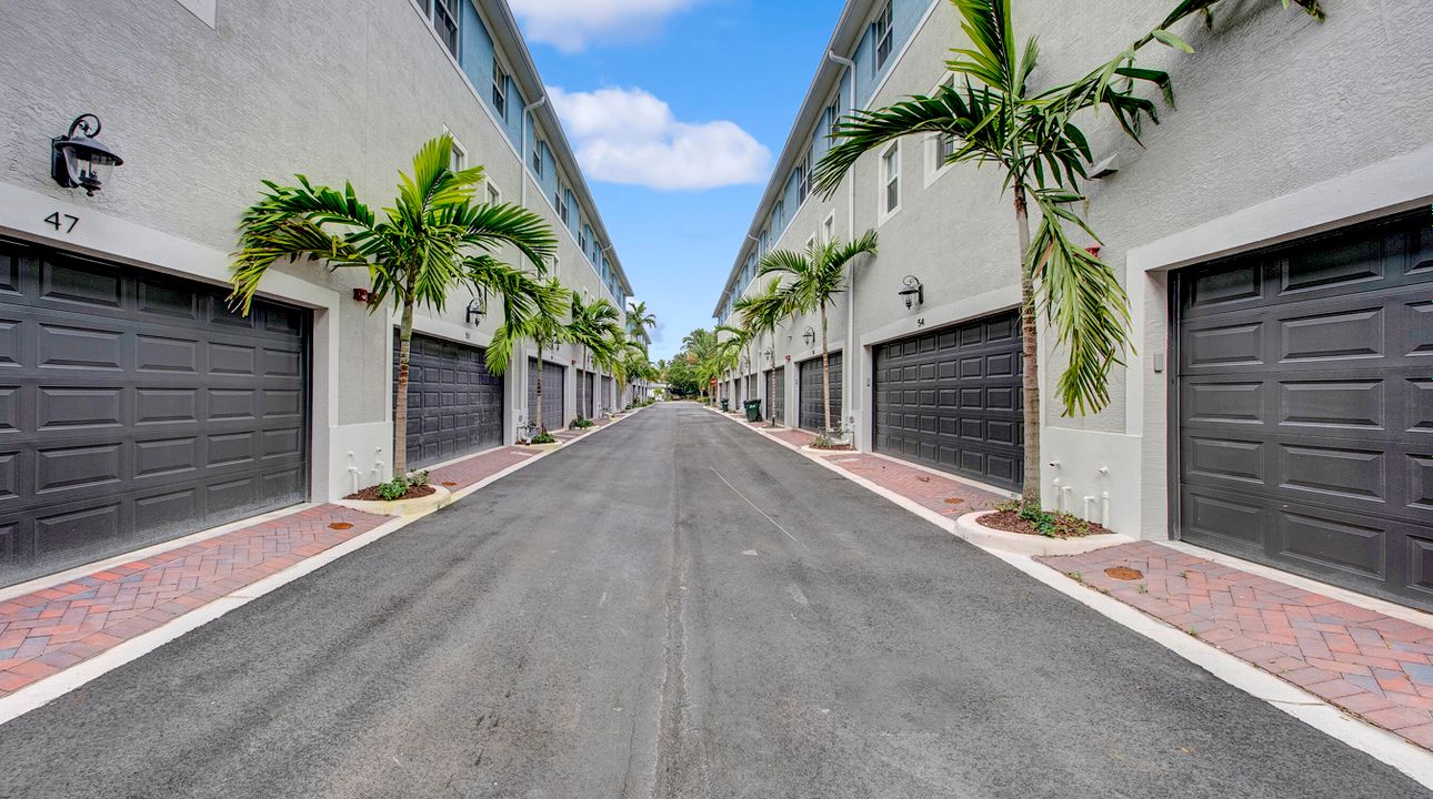 En Venta: $945,000 (3 camas, 3 baños, 1880 Pies cuadrados)