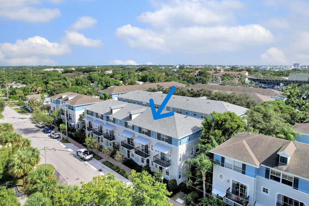 En Venta: $945,000 (3 camas, 3 baños, 1880 Pies cuadrados)