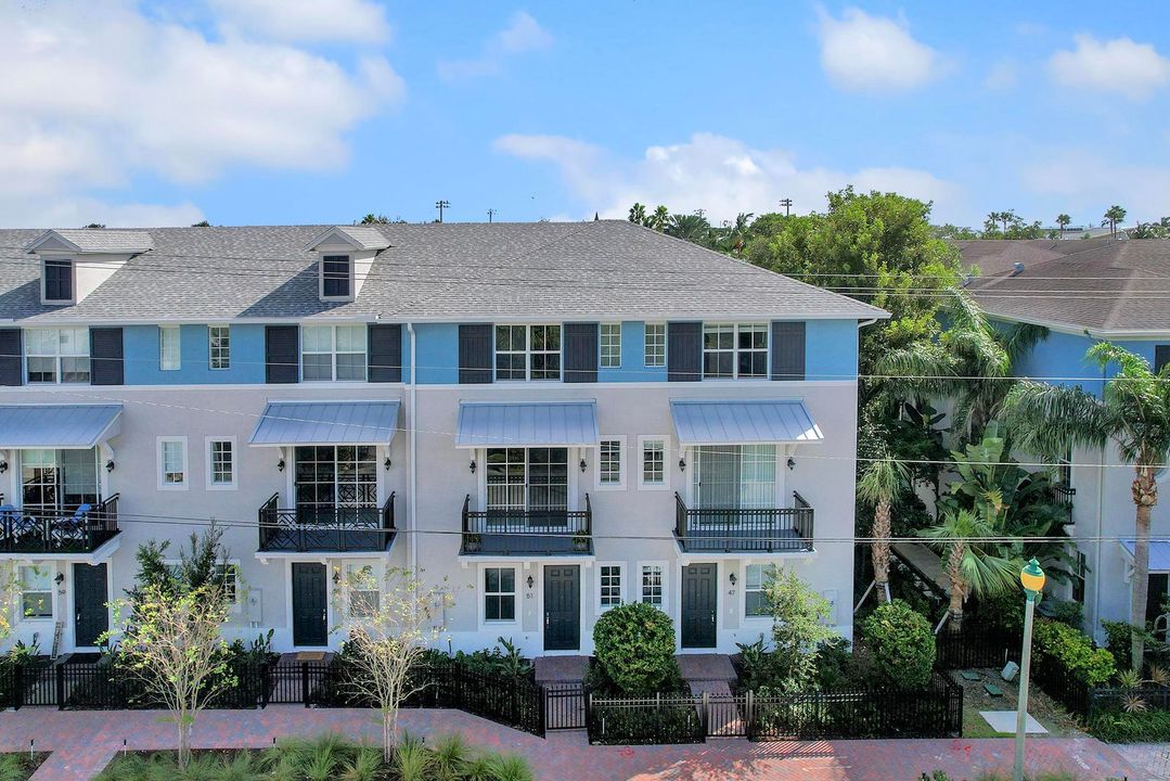 En Venta: $945,000 (3 camas, 3 baños, 1880 Pies cuadrados)