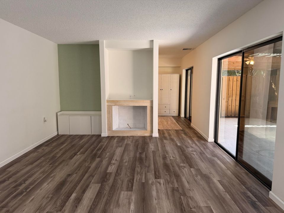 For Sale: $419,900 (2 beds, 2 baths, 1596 Square Feet)