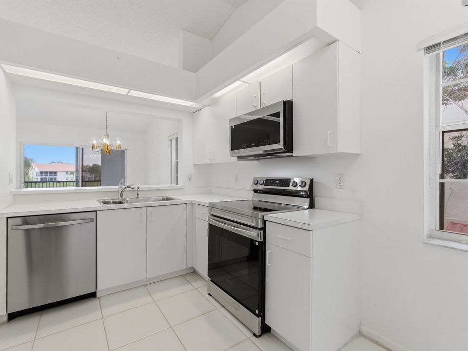 На продажу: $275,000 (3 спален, 2 ванн, 1575 Квадратных фут)