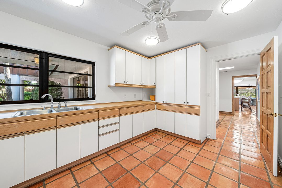 На продажу: $1,995,000 (4 спален, 4 ванн, 4023 Квадратных фут)