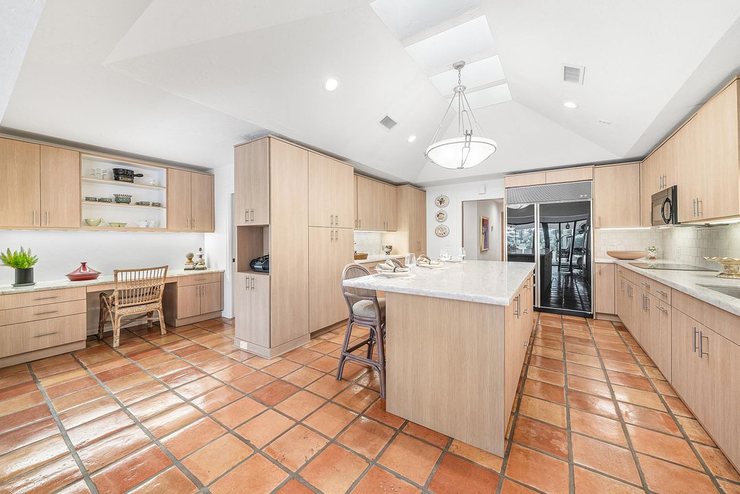 На продажу: $1,995,000 (4 спален, 4 ванн, 4023 Квадратных фут)