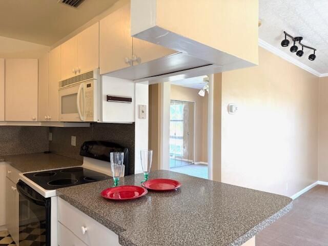 待售: $70,000 (1 贝兹, 1 浴室, 850 平方英尺)