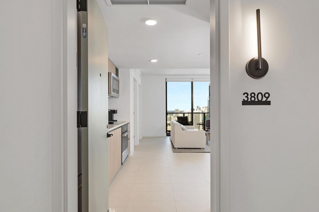 For Sale: $529,888 (1 beds, 1 baths, 850 Square Feet)