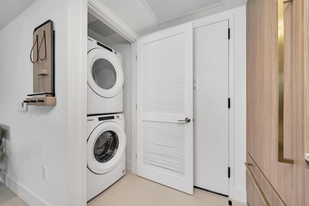 For Sale: $529,888 (1 beds, 1 baths, 850 Square Feet)