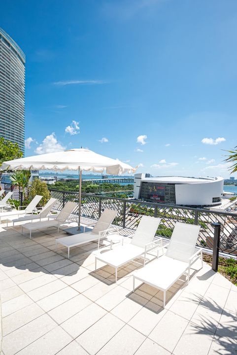 For Sale: $529,888 (1 beds, 1 baths, 850 Square Feet)