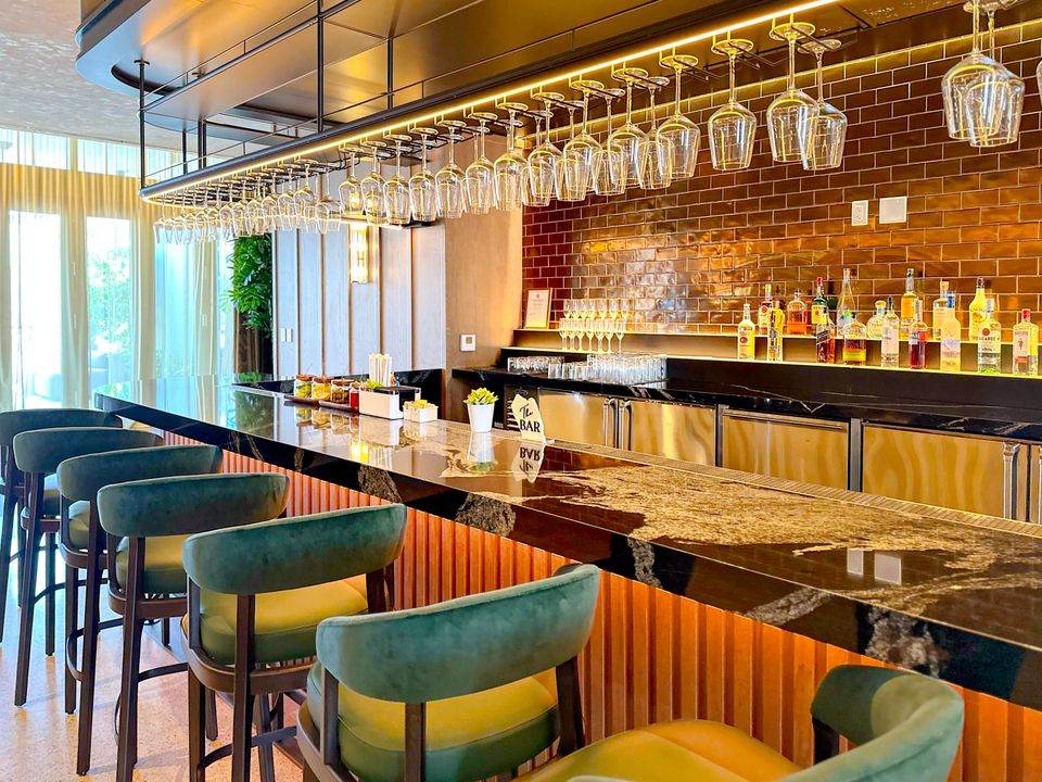 For Sale: $529,888 (1 beds, 1 baths, 850 Square Feet)