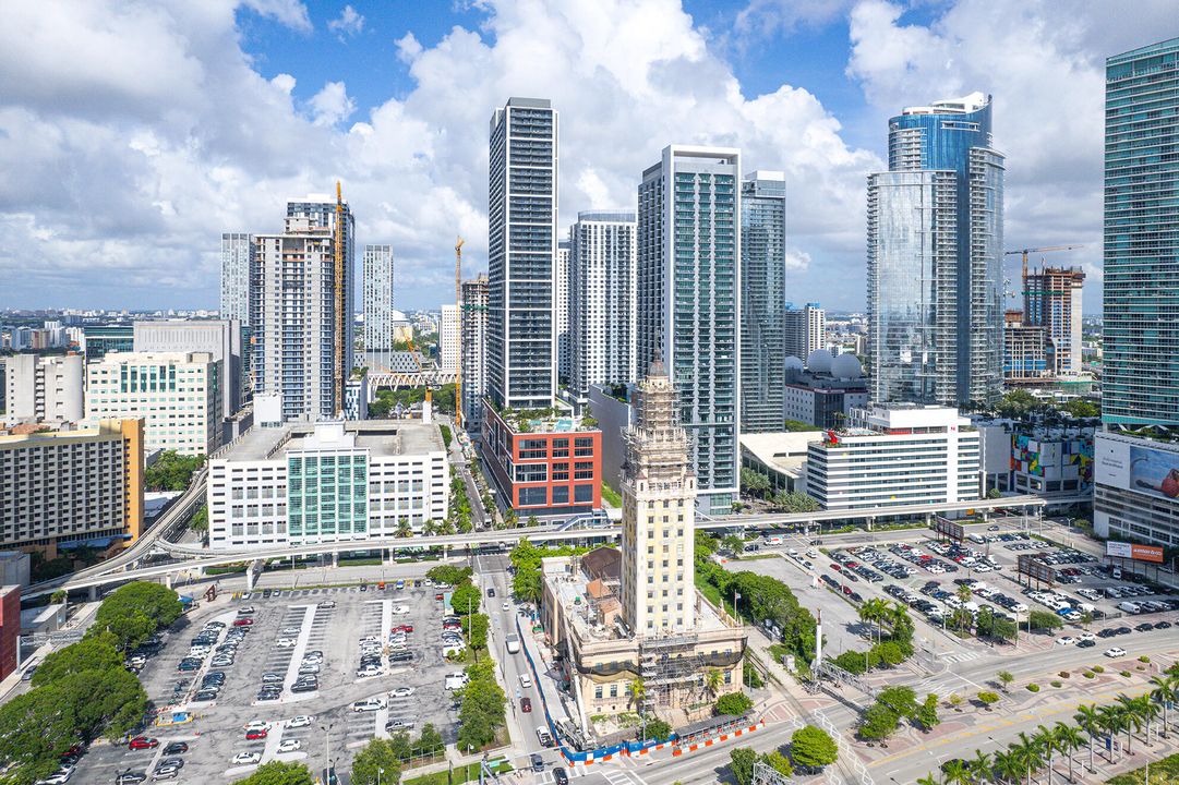 For Sale: $529,888 (1 beds, 1 baths, 850 Square Feet)