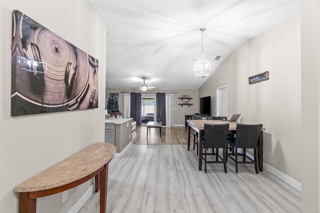 For Sale: $349,000 (2 beds, 2 baths, 1222 Square Feet)