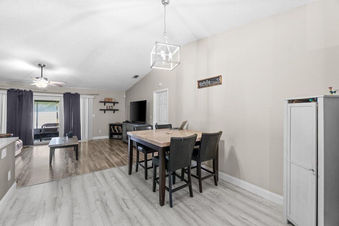 For Sale: $349,000 (2 beds, 2 baths, 1222 Square Feet)