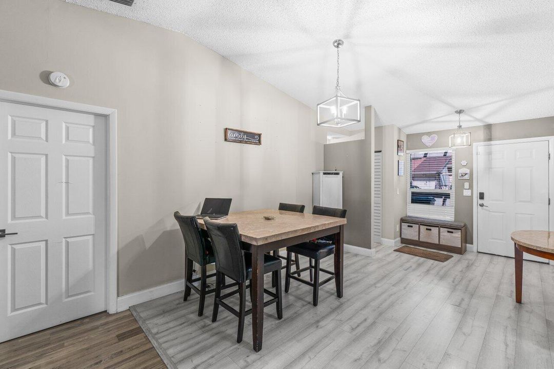 For Sale: $349,000 (2 beds, 2 baths, 1222 Square Feet)