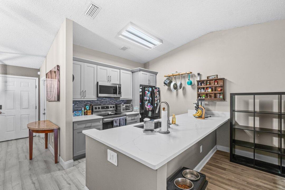 For Sale: $349,000 (2 beds, 2 baths, 1222 Square Feet)