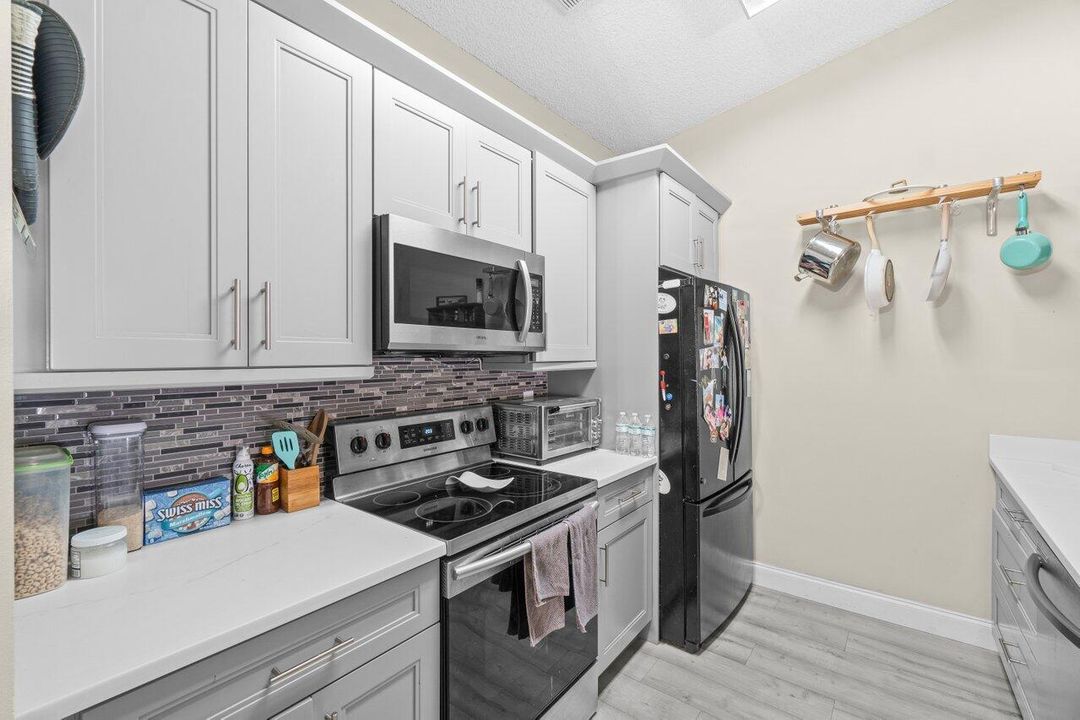 For Sale: $349,000 (2 beds, 2 baths, 1222 Square Feet)