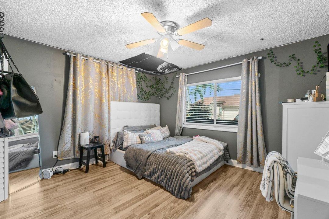 For Sale: $349,000 (2 beds, 2 baths, 1222 Square Feet)