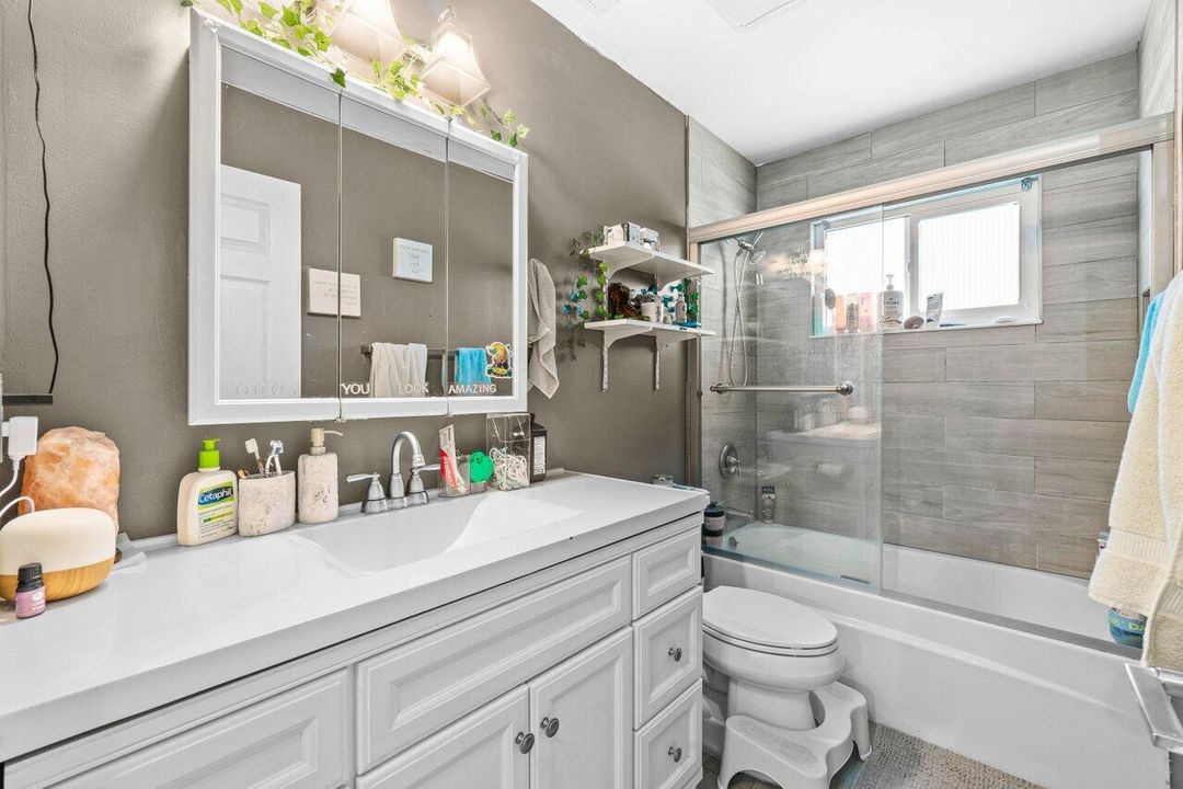 For Sale: $349,000 (2 beds, 2 baths, 1222 Square Feet)