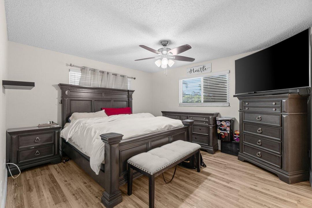 For Sale: $349,000 (2 beds, 2 baths, 1222 Square Feet)