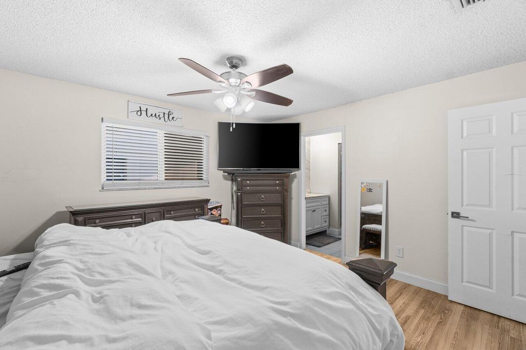 For Sale: $349,000 (2 beds, 2 baths, 1222 Square Feet)