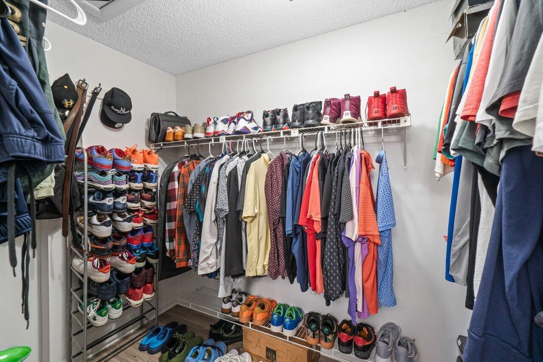 For Sale: $349,000 (2 beds, 2 baths, 1222 Square Feet)