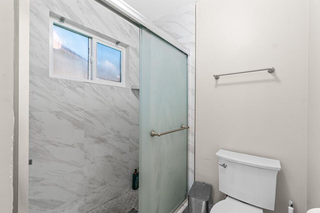 For Sale: $349,000 (2 beds, 2 baths, 1222 Square Feet)