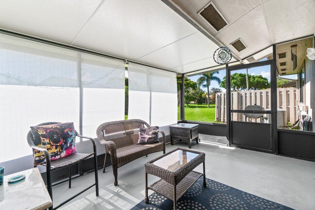 For Sale: $349,000 (2 beds, 2 baths, 1222 Square Feet)