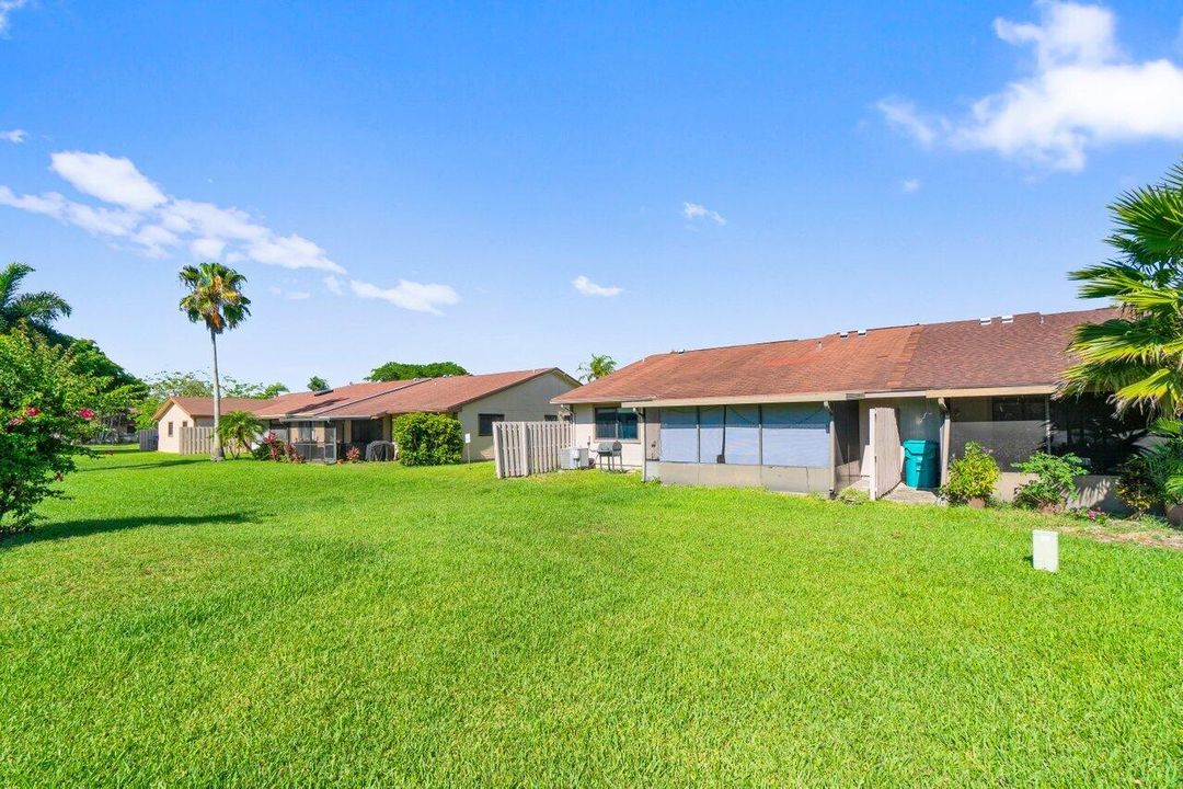 For Sale: $349,000 (2 beds, 2 baths, 1222 Square Feet)