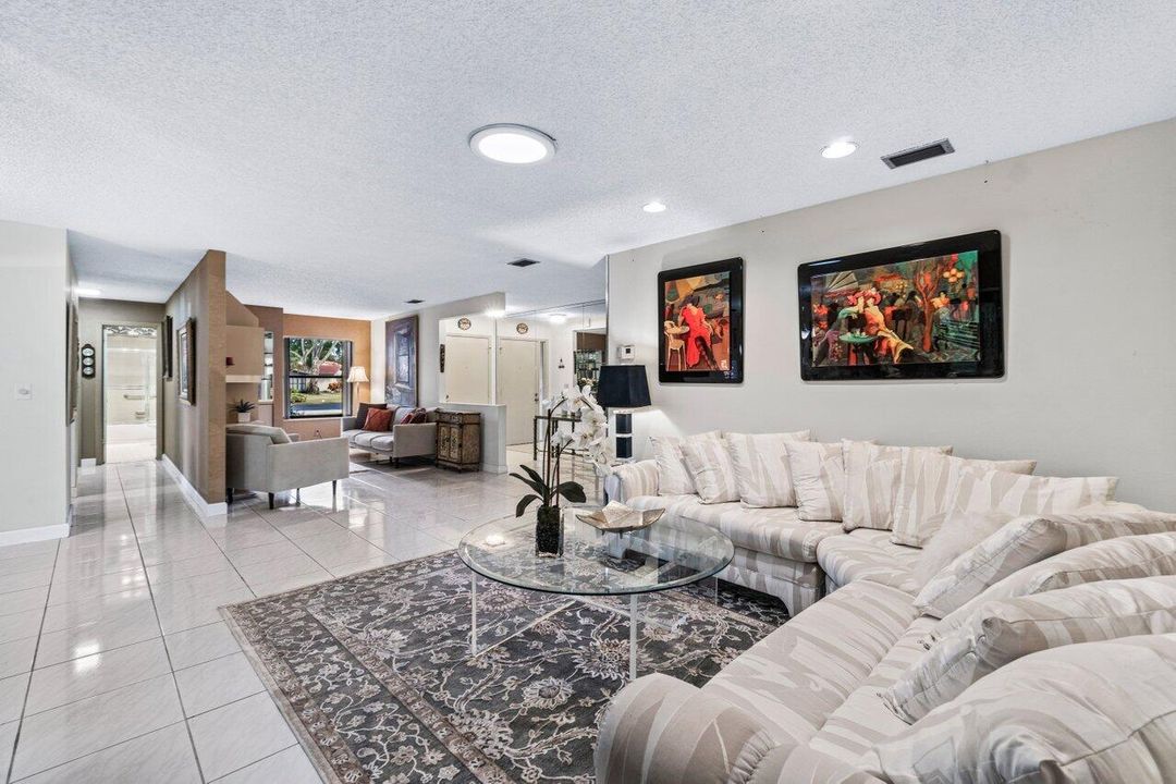 For Rent: $2,450 (2 beds, 2 baths, 1480 Square Feet)