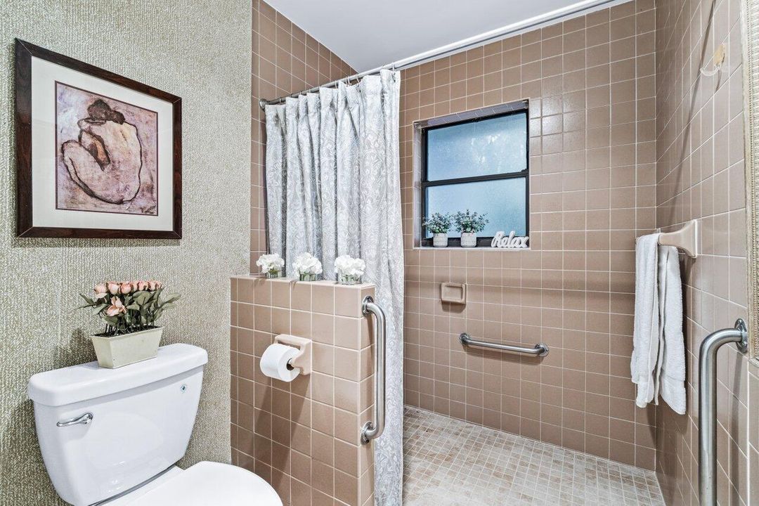 For Rent: $2,450 (2 beds, 2 baths, 1480 Square Feet)