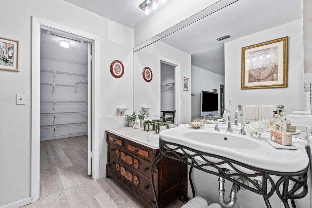 For Rent: $2,450 (2 beds, 2 baths, 1480 Square Feet)